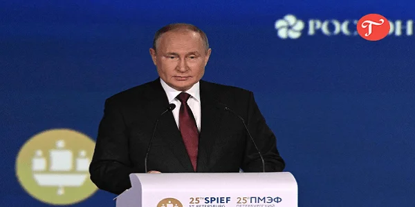 Путин поручил повысить зарплаты сотрудникам